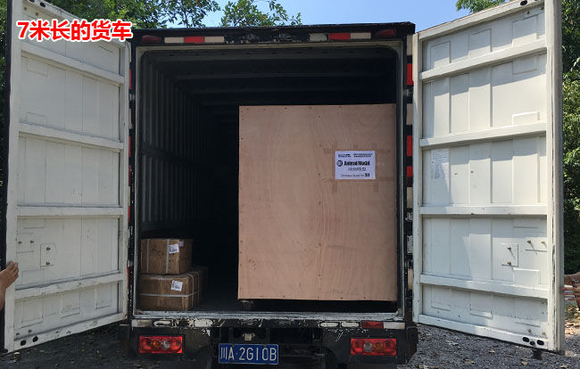 7米長貨車運(yùn)送仿真恐龍
