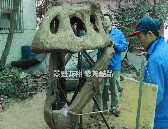 仿真恐龍骨架的制作-泥塑