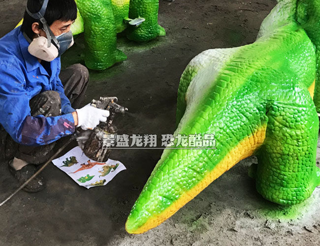給卡通恐龍玩具車噴色