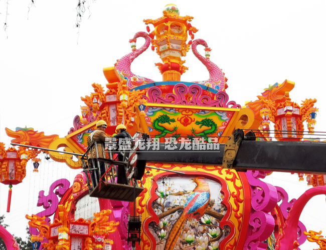 安裝大型燈組裝飾 - 大門入口彩燈