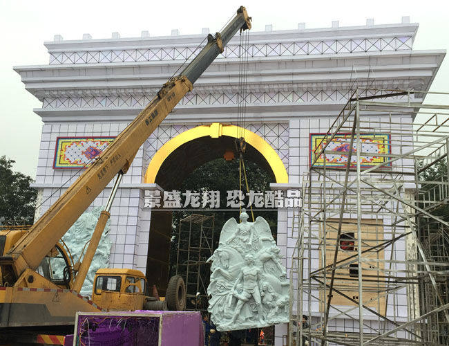 安裝大型燈組裝飾 - 凱旋門彩燈