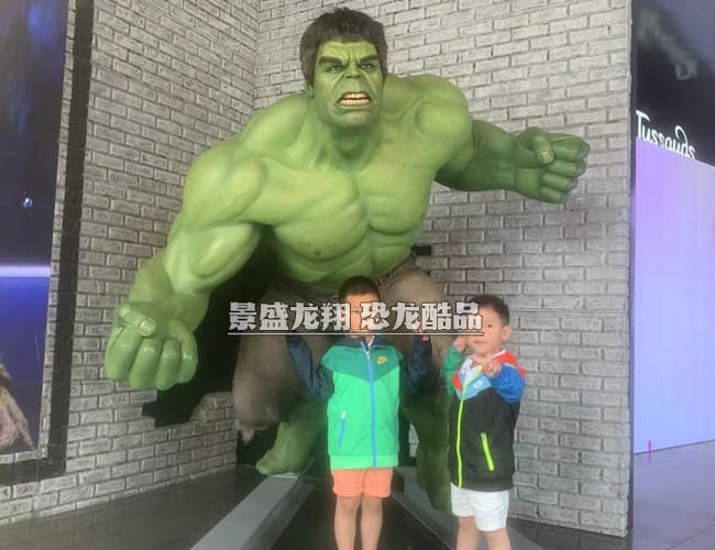 綠巨人雕塑